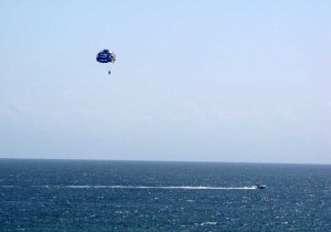 beach-parasail