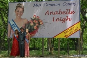 -Elvis-Anabelle-Movie-stills-blake-lively-15143475-399-268