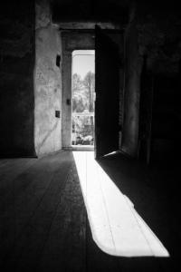 open-door-gabriela-insuratelu