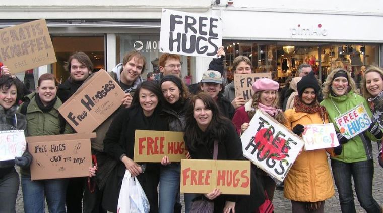 Free-Hugs
